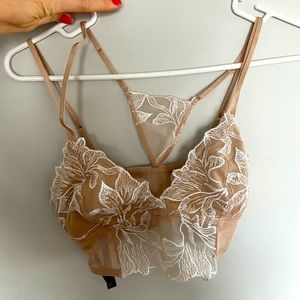 NWOT Out from Under Nude Lace Bralette Small